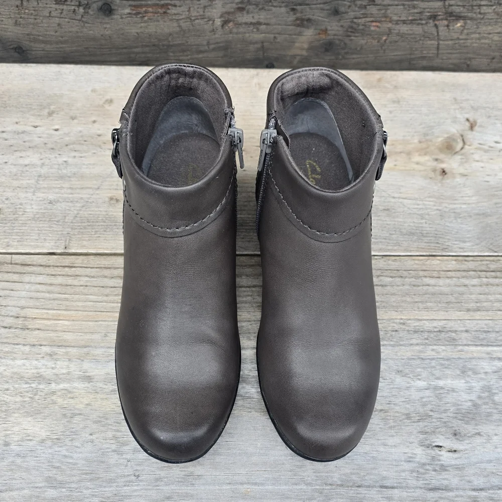 Clarks Bendables Ingalls Thames Y2K Boho Minimalist Leather Comfort Bootie 6M